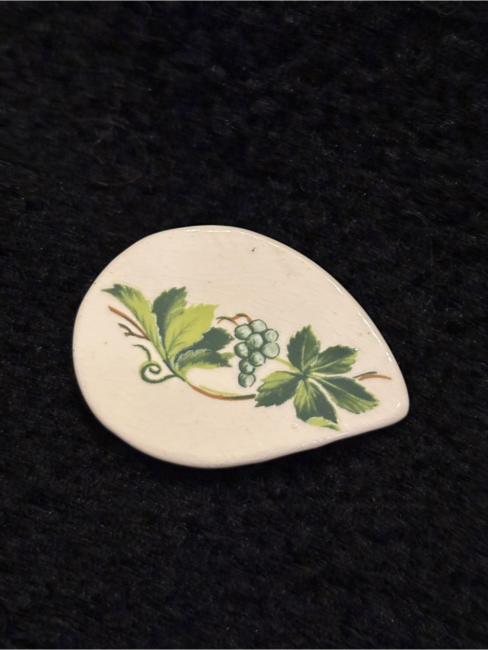 Hand-Painted Green Vine Ceramic brooch